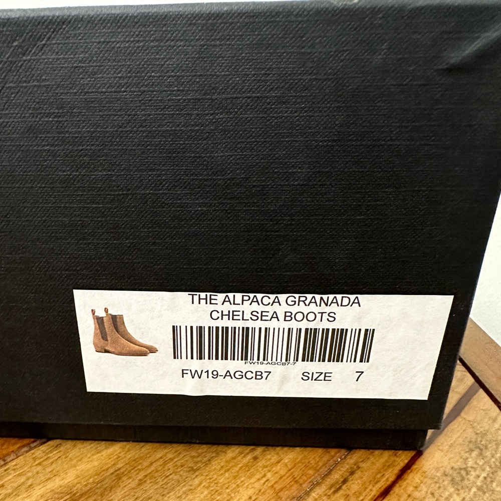 Oro Alpaca Chelsea Boots - Picture 9 of 9